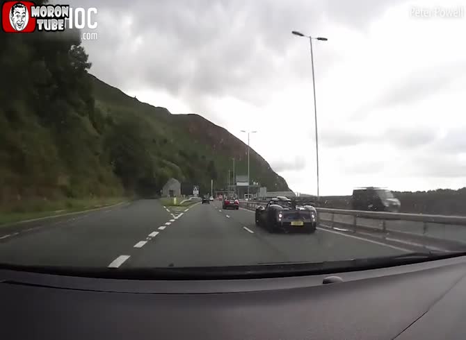 Video :The accident of Lewis Hamilton's supercar